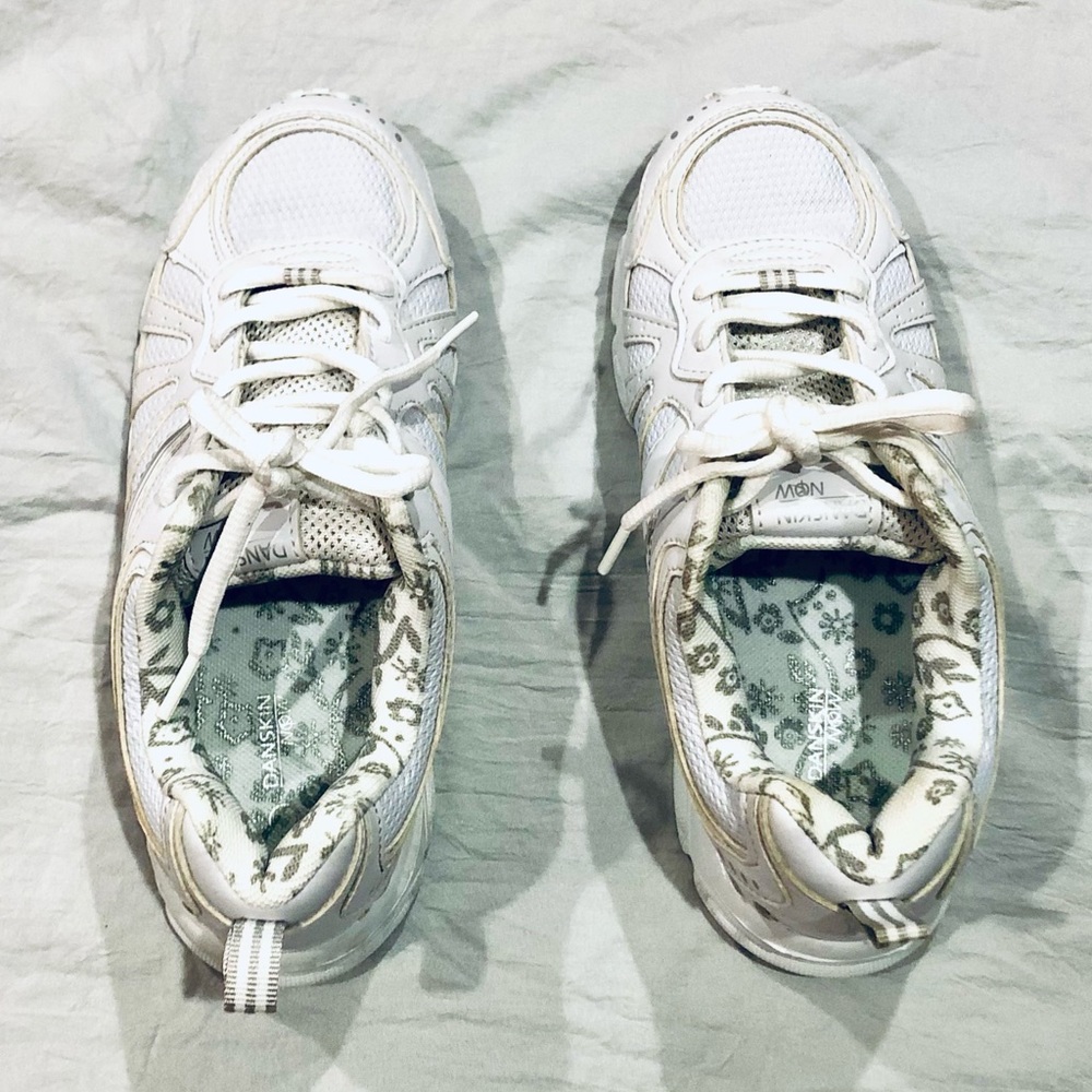 DANSKIN NOW girls/ladies white sneakers size 4 EUC - Picture 6 of 11